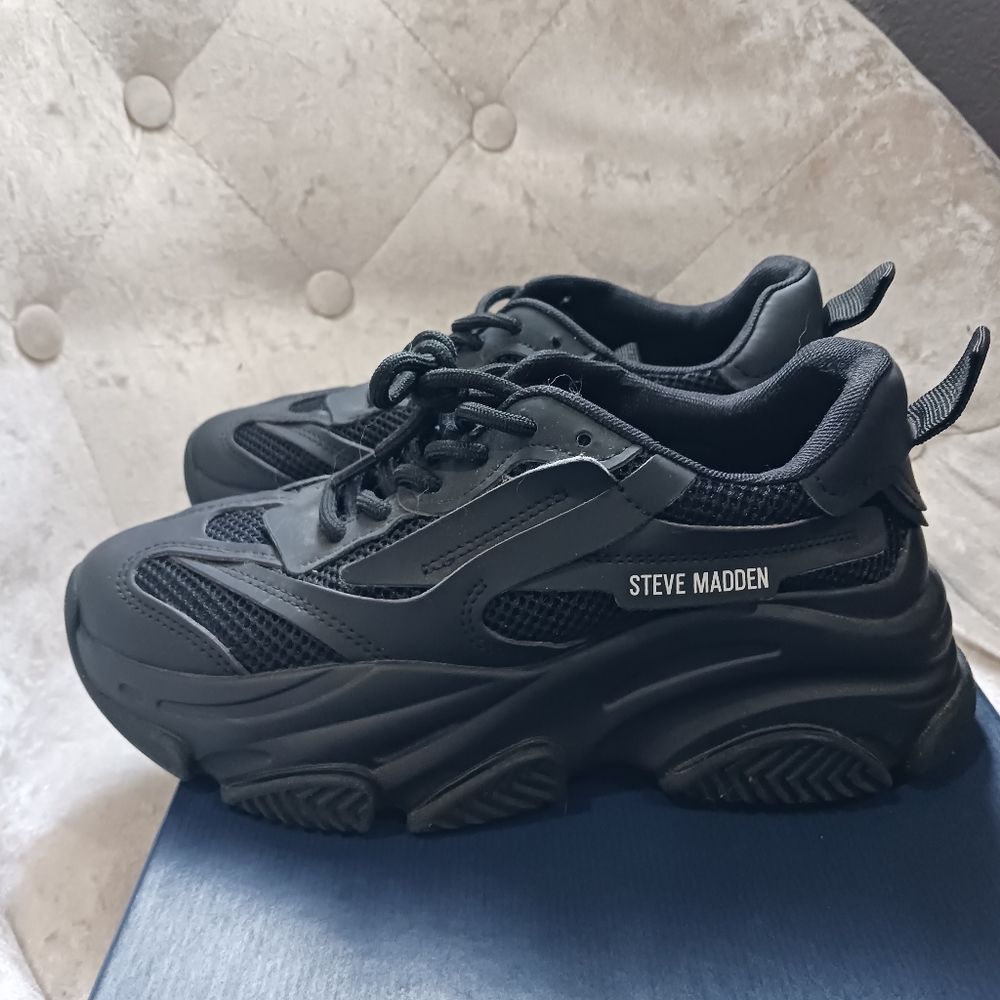 Like New Steve Madden Sneakers